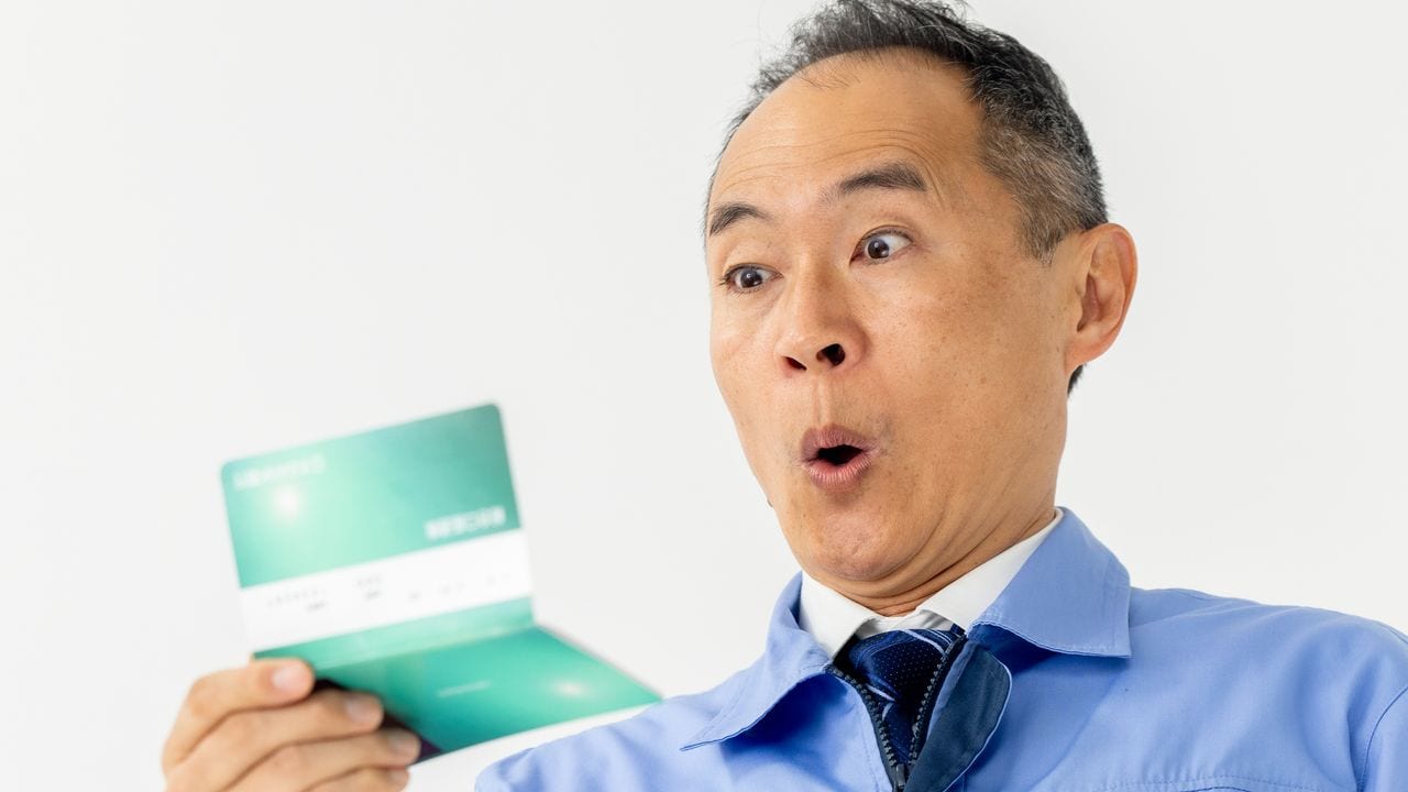 「妻がこんな人だったとは…」〈退職金2,200万円〉〈想定年金月19万円〉60歳定年夫、妻の「預金通帳」を二度見し、確信したこと