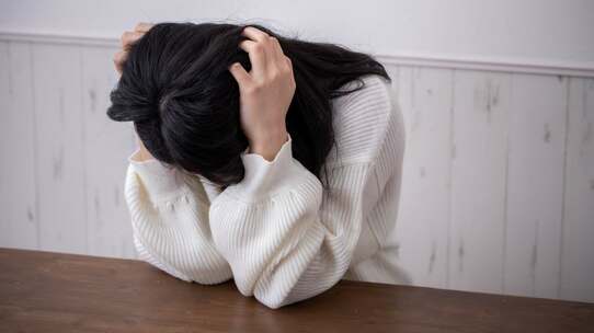 双子の母号泣…「なんて酷いこと言うの?」絶句した夫の一言