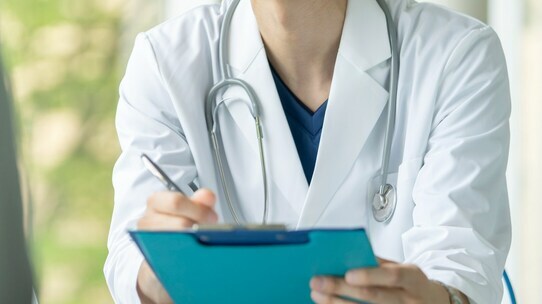 企業の「健康格差」健康経営に熱心な大企業と無関心な中小企業【産業医が解説】