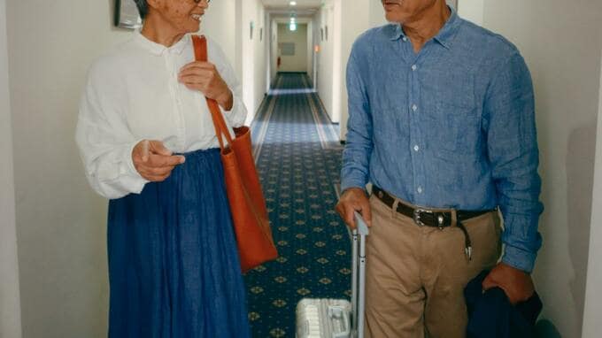 「元気なうちに楽しみたかっただけなのに…」年金月20万円・退職金1,800万円の65歳夫婦、“退職後の旅行生活”が続かなかった理由