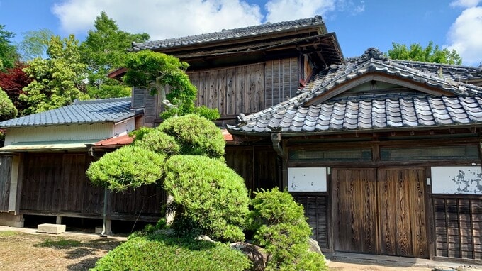 なぜ「個人運営の民泊」が大手ホテルを出し抜けるのか？強者の資本力に立ち向かう“弱者の戦略”