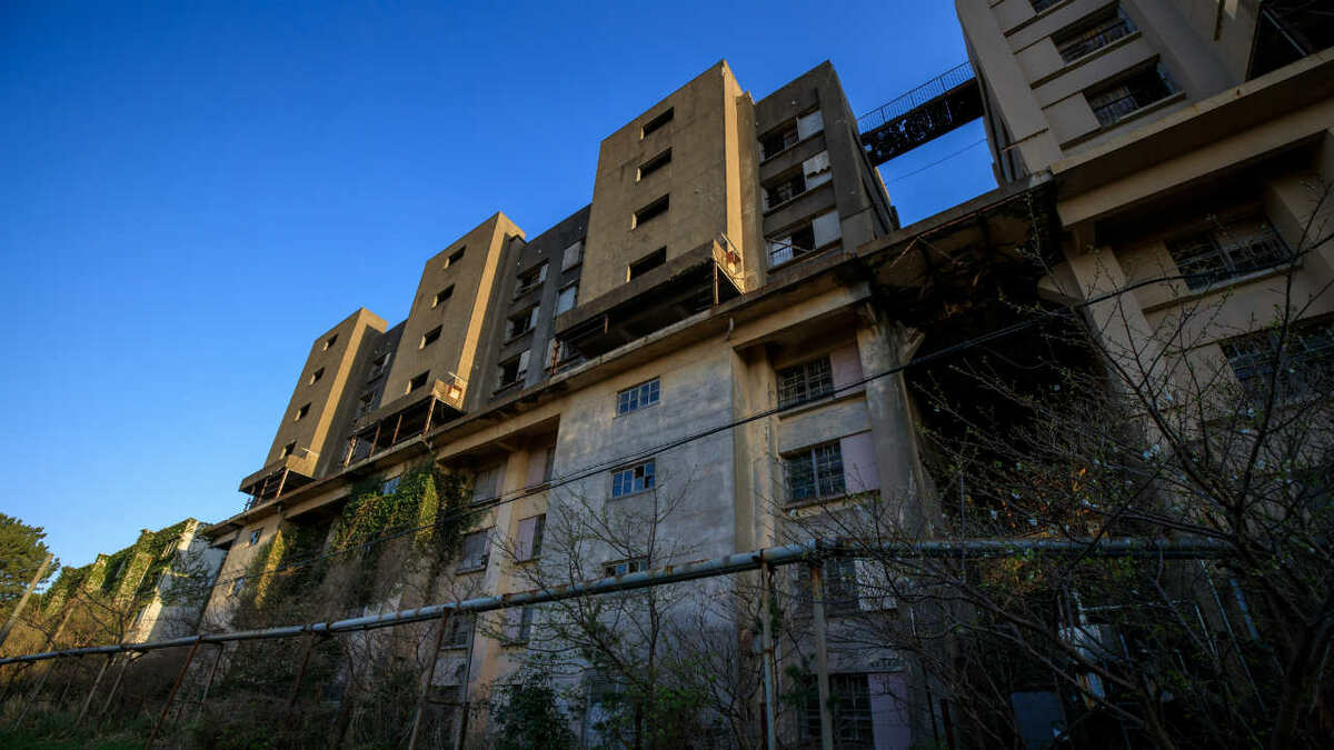 心が壊れた」築60年超の老朽マンションに1人住み続けたら… | ゴールド 