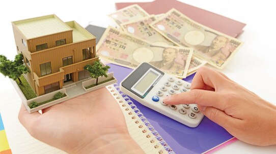 「年金27万円から減額」年収450万円の息子と暮らす費用は…