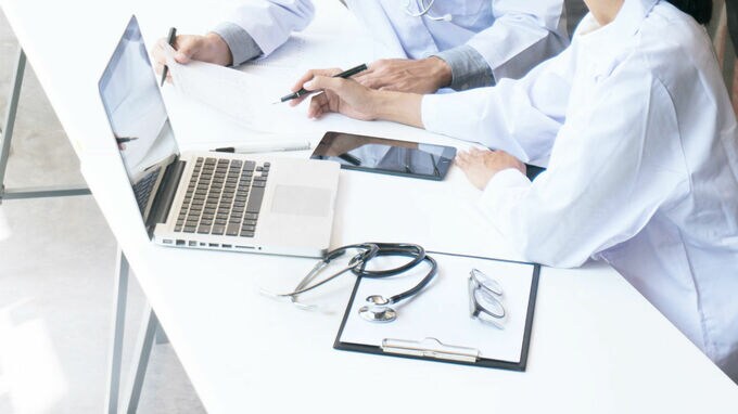 クリニックの労務トラブルを回避する「雇用契約書」の作り方