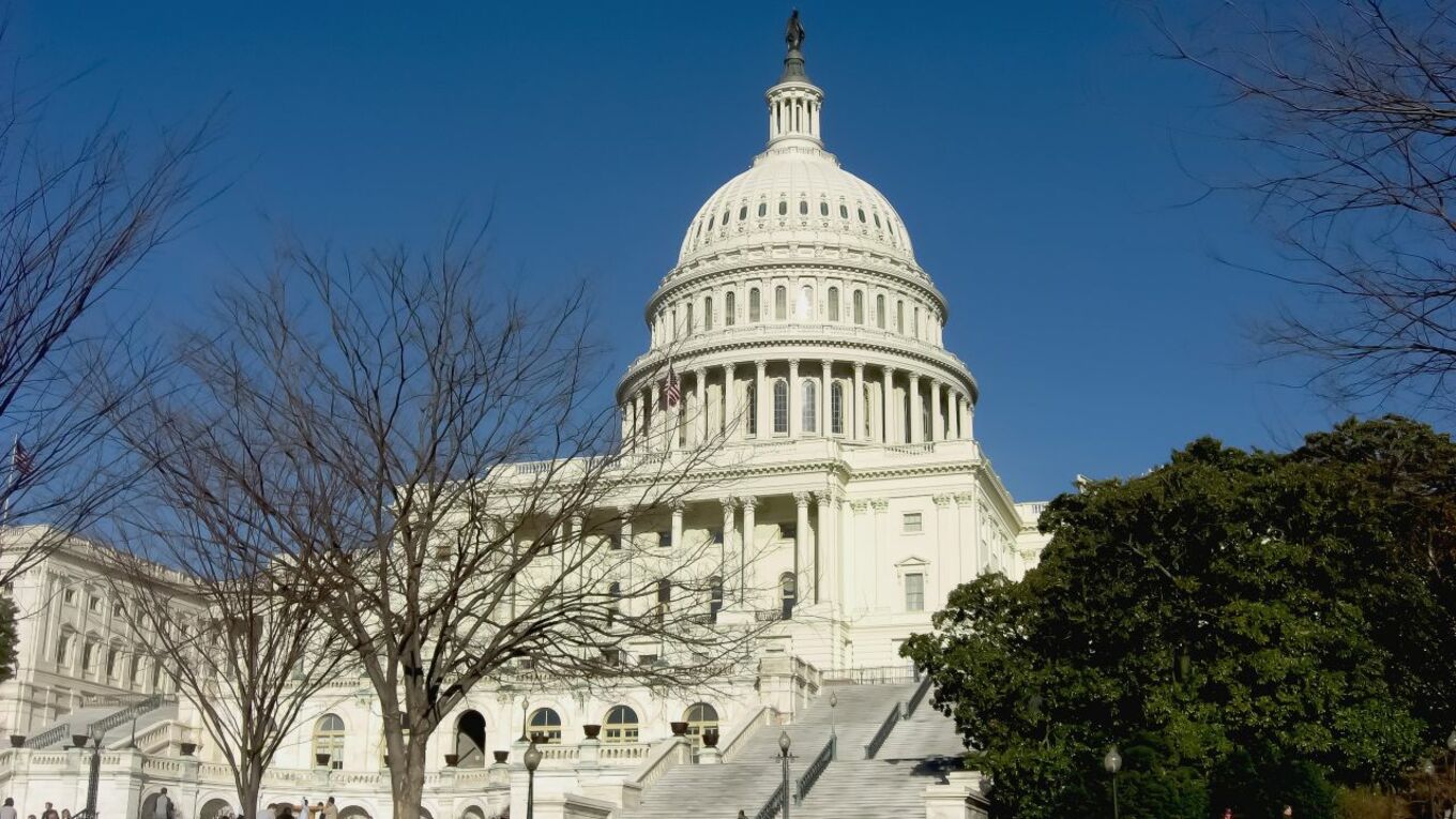 アメリカ大統領選に異変⁉労働組合の「民主党離れ」の理由 ゴールドオンライン