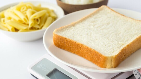 糖質制限に潜む3大リスク「体臭悪化・便秘」あとひとつは?