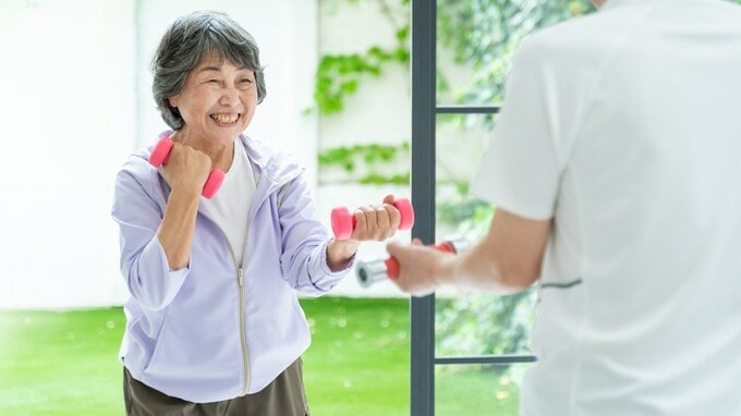 【1日5分でOK】「脳トレより効果的」という結果も！認知症の発症・進行を防ぐ「運動」のススメ