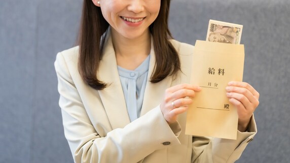 宮崎県の大卒女性は平均「28万9,800円」…都道府県別「初任給ランキング」