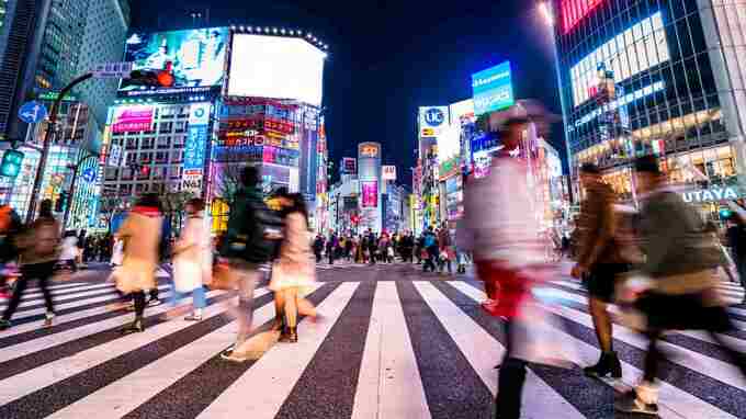 平均世帯収入「57万円」じわりじわりと負担が増え…日本の家族に待ち受ける未来