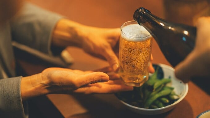 「アルコールを飲んでから寝ると」…うつが進行？医師に見落とされる可能性【医師が解説】