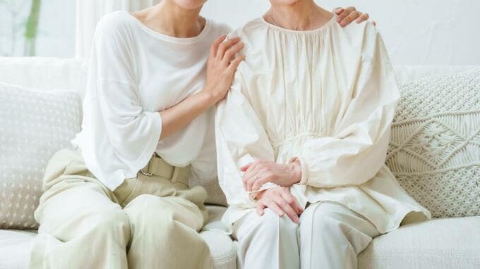 「もう、毎月10万円は送れない…」〈年金月6.5万円〉69歳母を支えてきた45歳娘。仕送り停止で見えた“親子共倒れ”の現実