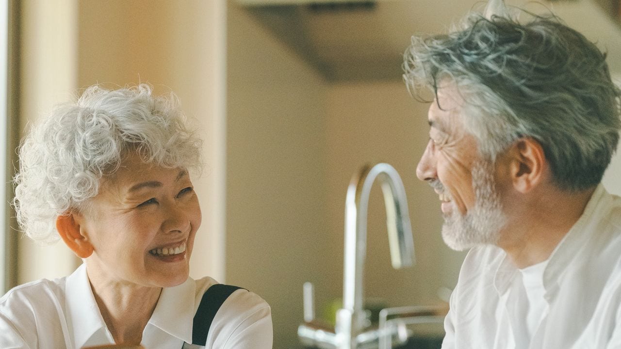ご近所さんを気にするのは疲れました…〈年金月25万円〉70代夫婦、30年以上住み続けた戸建てを売却。庭も車もない「公営団地暮らし」で見つけた幸せ
