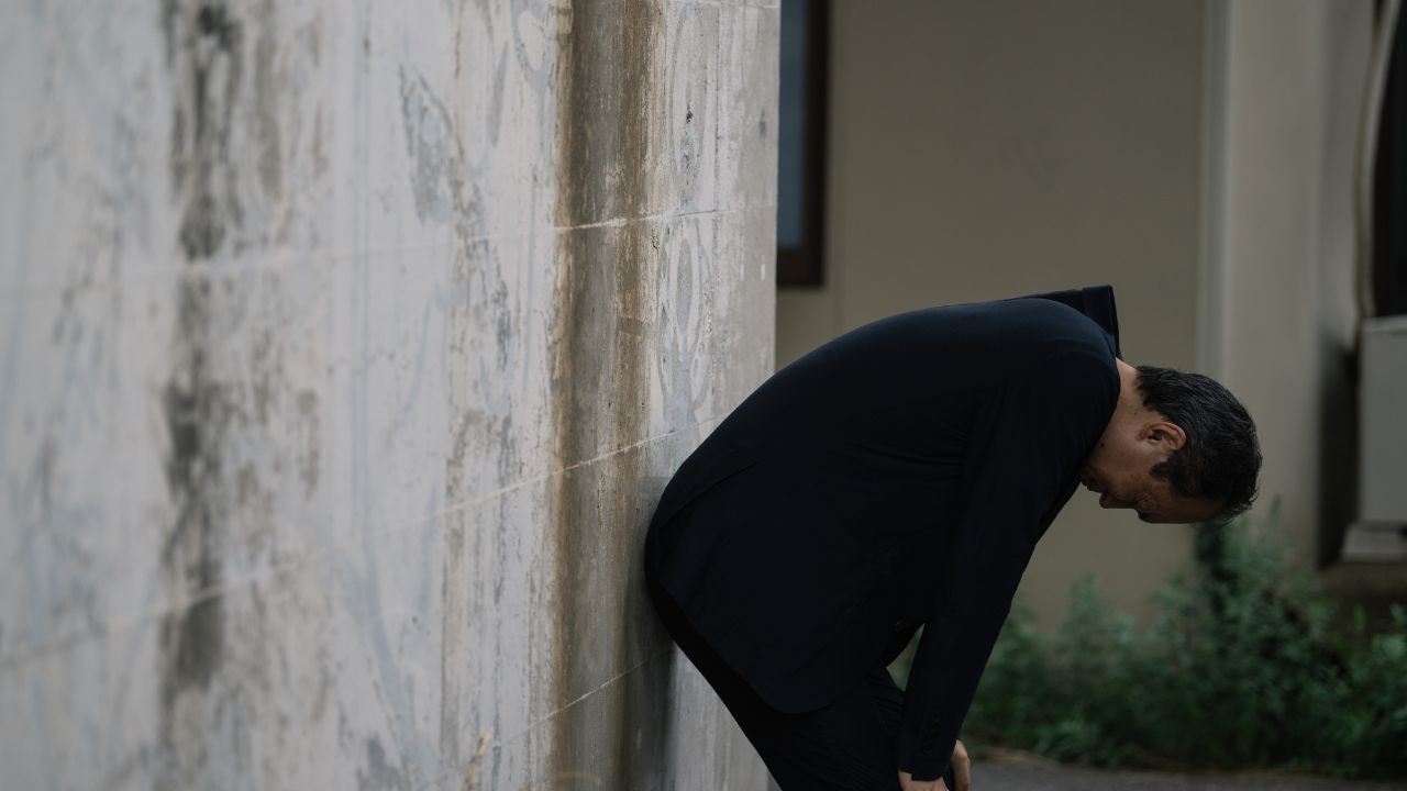 「母さん、ごめん。このままでは僕が壊れてしまう…」月収35万円・50歳独身息子、年金月12万円・75歳母へ懺悔の決断