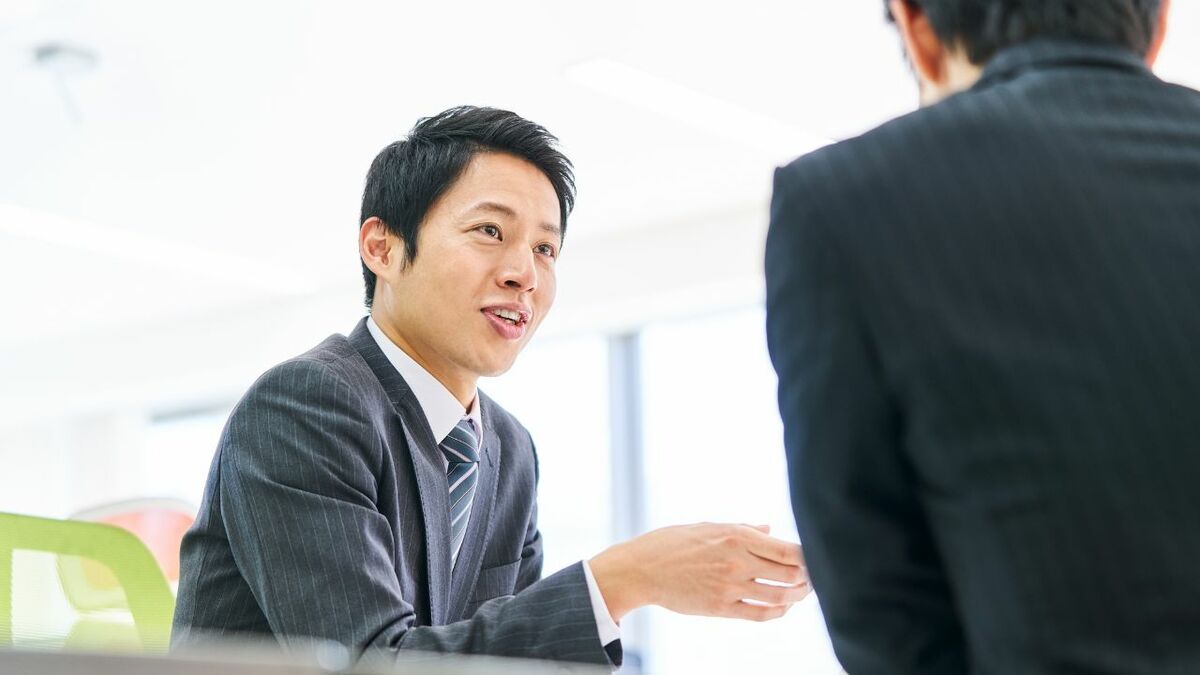 「うちの会社、ブラックです ね」「えっ⁉」月収23万円〈20代若手社員〉のツッコミに〈40代中堅社員〉絶句…働き方改革の落とし穴｜資産形成ゴールドオンライン