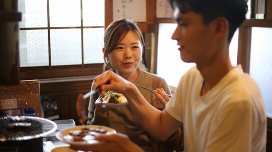 大手企業45歳サラリーマン、ようやく課長に昇進し〈年収1,000万円〉到達。家族で高級焼肉をほおばり拍手喝采、愉悦も…給料日に目がテン「まさかの手取り額」【FPの助言】