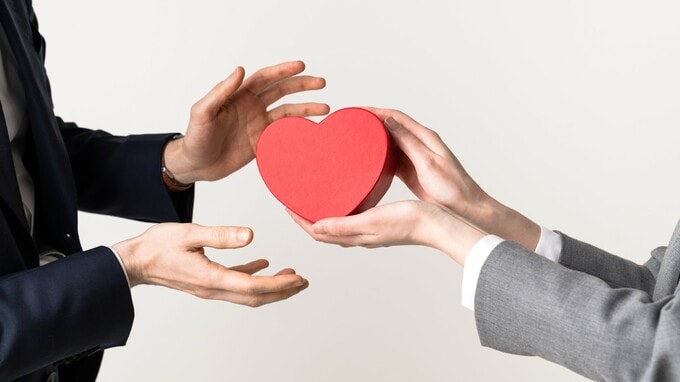 最も成功する可能性が高いのは「ギバー」だが…“最も成功から遠い人”もまたギバーである〈残酷な理由〉【イェール大学経営大学院助教が解説】