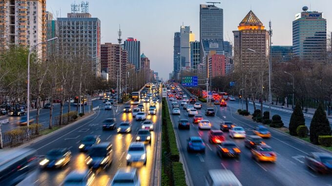 〈カローラより約100万円安い〉衝撃価格。中国自動車市場を価格破壊した“激安PHV”が2026年日本上陸…「もう競争力を維持できない」日系メーカーの悲鳴