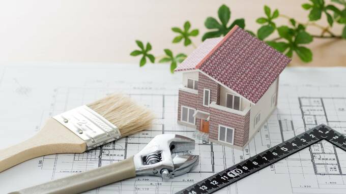 銀行、融資拒否…70代夫婦、築30年のマイホームを修繕できず