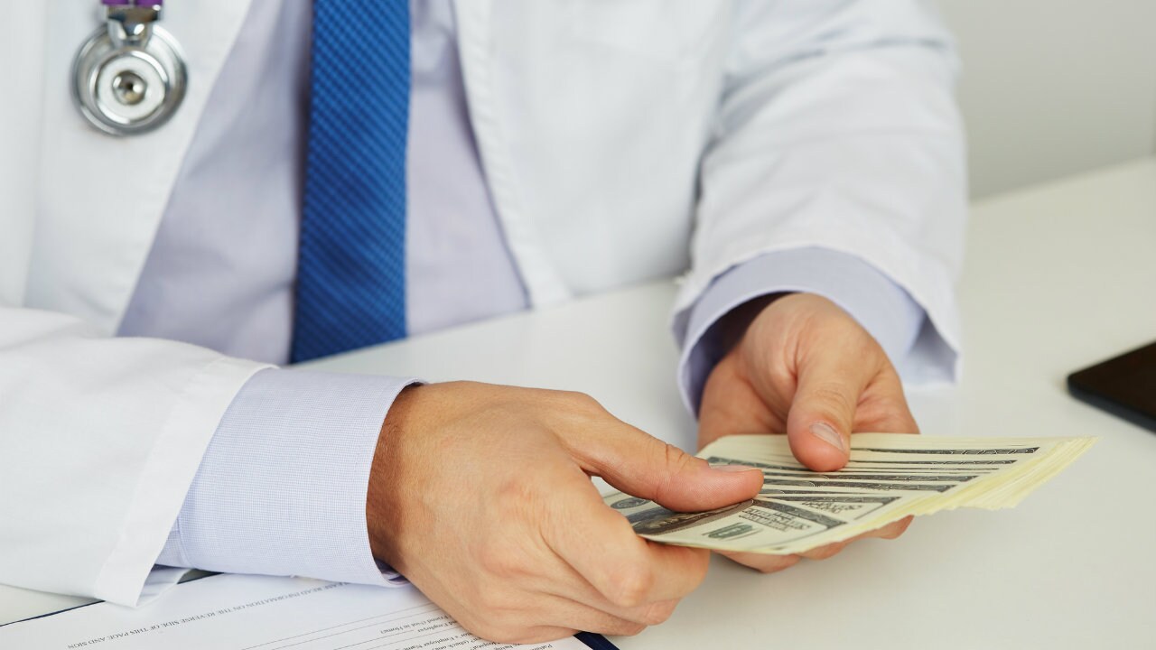 医師の「退職金」はどれくらい? 勤務医の最新お金事情