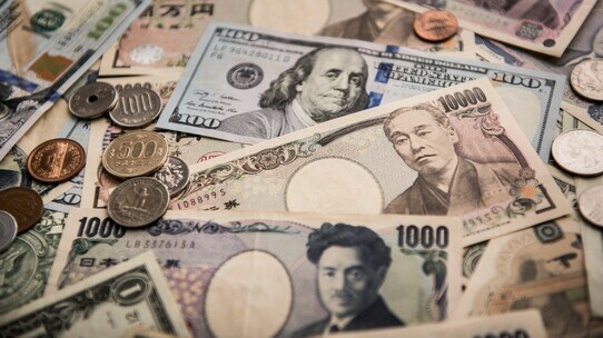 アベノミクスの大失策!なぜ消費増税と緊縮財政が行われたのか