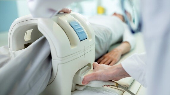 レントゲンだけじゃダメ?変形性膝関節症でMRI検査する理由