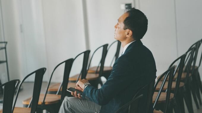 営業成績はトップ、家では“空気”のサラリーマンが60歳で完全リタイア…〈年80万円以上の年金減額〉も、あえて「繰上げ受給」を決断したワケ