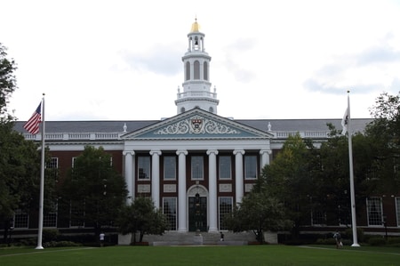 ハーバード大学やスタンフォード大学を蹴ってでも行きたい大学