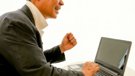 事業の再構築を目指す（※画像はイメージです/PIXTA）