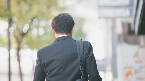 ささやかな老後の夢、散る。〈小遣い月3万円〉真面目な62歳会社員、“家族のために働いてきた”はずが…妻が差し出した通帳「とんでもない中身」