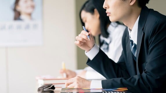 「俺、留学しないよ」…学費800万円を用意した52歳父、名門大付属校に通う次男の“まさかの決断”に言葉を失った日