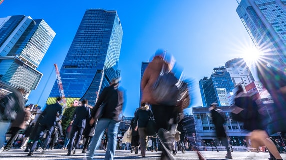 貿易赤字改善も、1ドル＝150円前後の円安が続く日本…“日本経済衰退説”は本当か？【国際金融アナリストが考察】