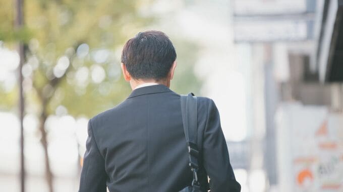 ささやかな老後の夢、散る。〈小遣い月3万円〉真面目な62歳会社員、“家族のために働いてきた”はずが…妻が差し出した通帳「とんでもない中身」
