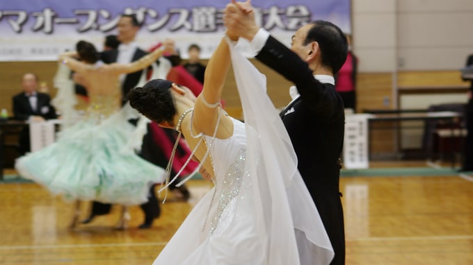 正しい姿勢をつくる「肩甲骨を外に開く」という意識
