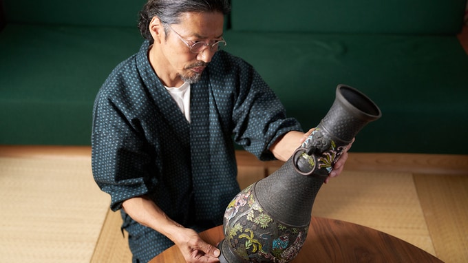 亡き父が遺したのは2億2,500万円と「人間国宝」の作品だった…気になる評価額と〈60代長男〉が公益財団法人への寄付を決めたワケ【相続の専門家が解説】