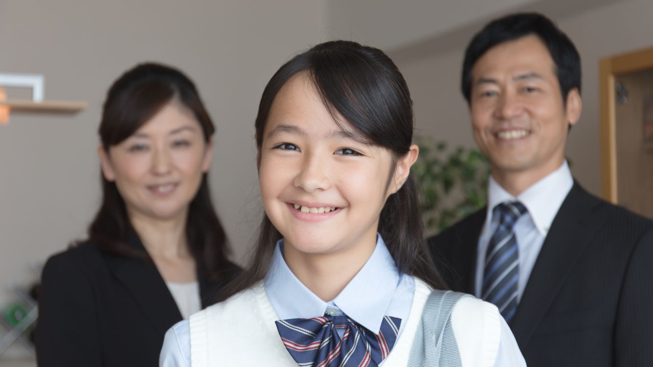 母親の8割が働く「中学2年の世帯」…厚労省の調査が示す、共働き社会が抱える「子育ての代償」