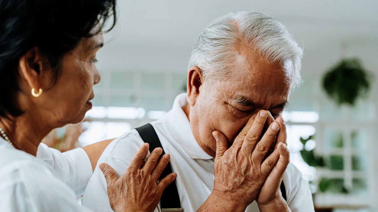 米の炊き方も知らない〈年金月18万円〉84歳父、東京の自宅に呼び寄せたが…58歳長女の手を握りしめ泣いた「まさかの理由」