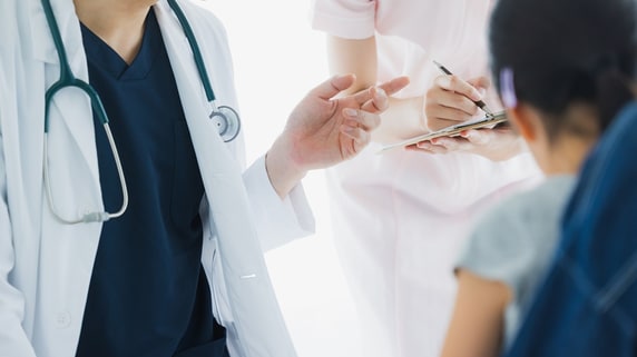 アトピー性皮膚炎の患者数は12年間で約3.5倍に増加。アレルギー性皮膚炎との違いは？【専門医が解説】