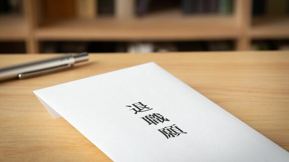 仕事を辞めたら楽になるという誤解…1年に10万人以上が「介護離職」するも、その先に待つ「三重苦」【介護離職防止対策アドバイザーが解説】