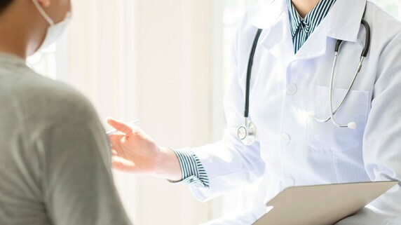 「即手術を」「手術は不要」白内障…医師が違うと意見が違う!確認すべきポイントは?