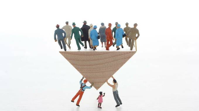 出生数さらに2.5万人減で過去最低を更新！老後負担増は不可避