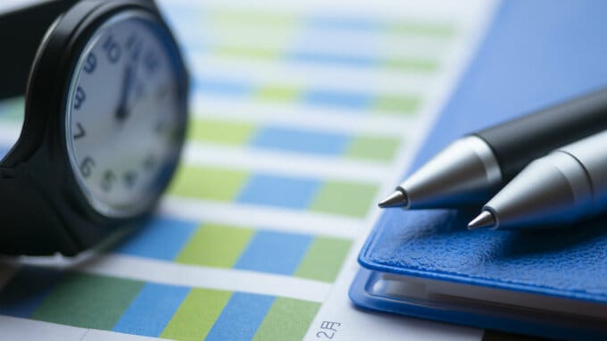 「2,000万円問題」から、資産形成のためのスムーズな投資デビューへ導く3原則