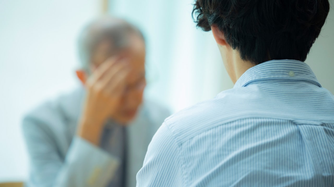 「生活費たかが5万で…GWまでに出て行け！」年金暮らしの父が激怒。手取り18万・実家暮らし息子（28）が宣告された〈強制退去までのカウントダウン〉