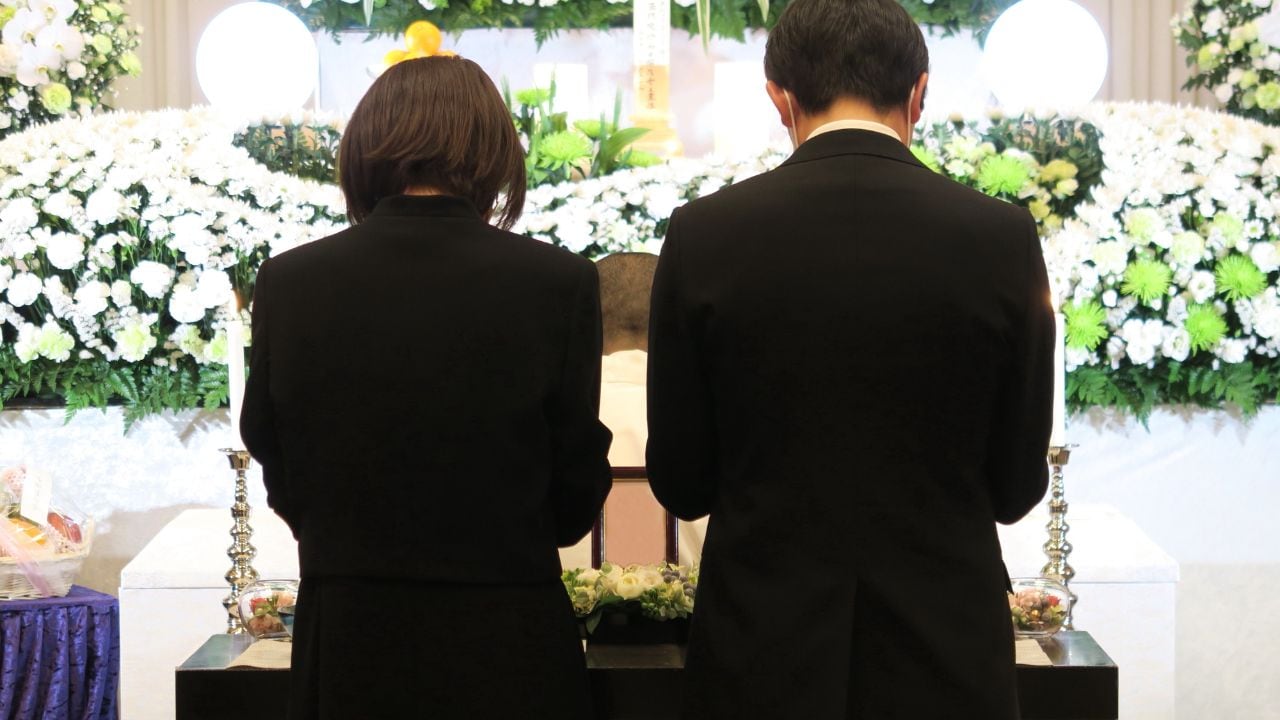 許せない！父の葬儀で52歳兄が激怒…「見積り180万円」に48歳妹が放った無責任なひと言