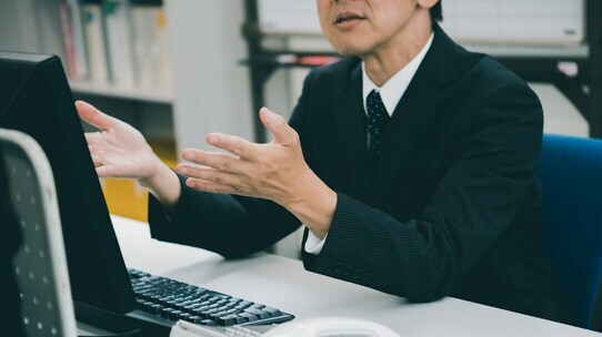 一見問題なさそうな「同意や賞賛」も、実は…。「パワハラになるコミュニケーション」の例【メンタル産業医が解説】