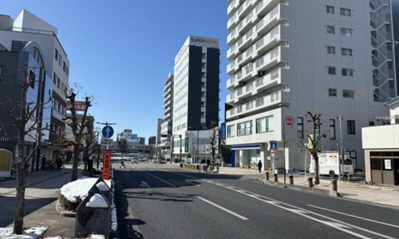 （2026年2月9日　春日部駅東口　現地撮影）