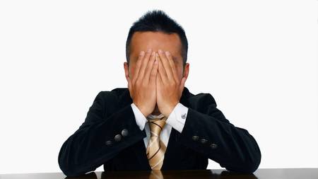 ローンの返済は大変（※写真はイメージです／PIXTA)