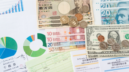 「不安定が普通」な世の中では、分散投資をすべきなのだ（画像はイメージです／PIXTA）