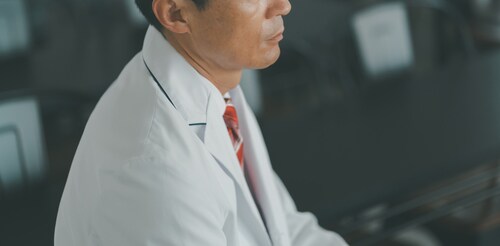 「114万円のマイナスではないか」と気づく、鋭い医師。 （画像はイメージです／PIXTA）