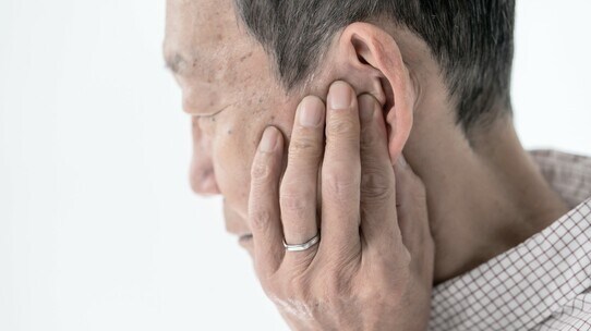 唯一肉眼で見えうる癌は「臭いでも分かる」?年収の2/3負担も…病期で格段に異なる経済的損失
