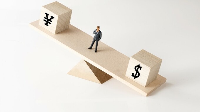 日本株上昇のウラに潜む「歴史的円安」だが…さらなる「円安進行」で株価はどうなる？【経済評論家が解説】